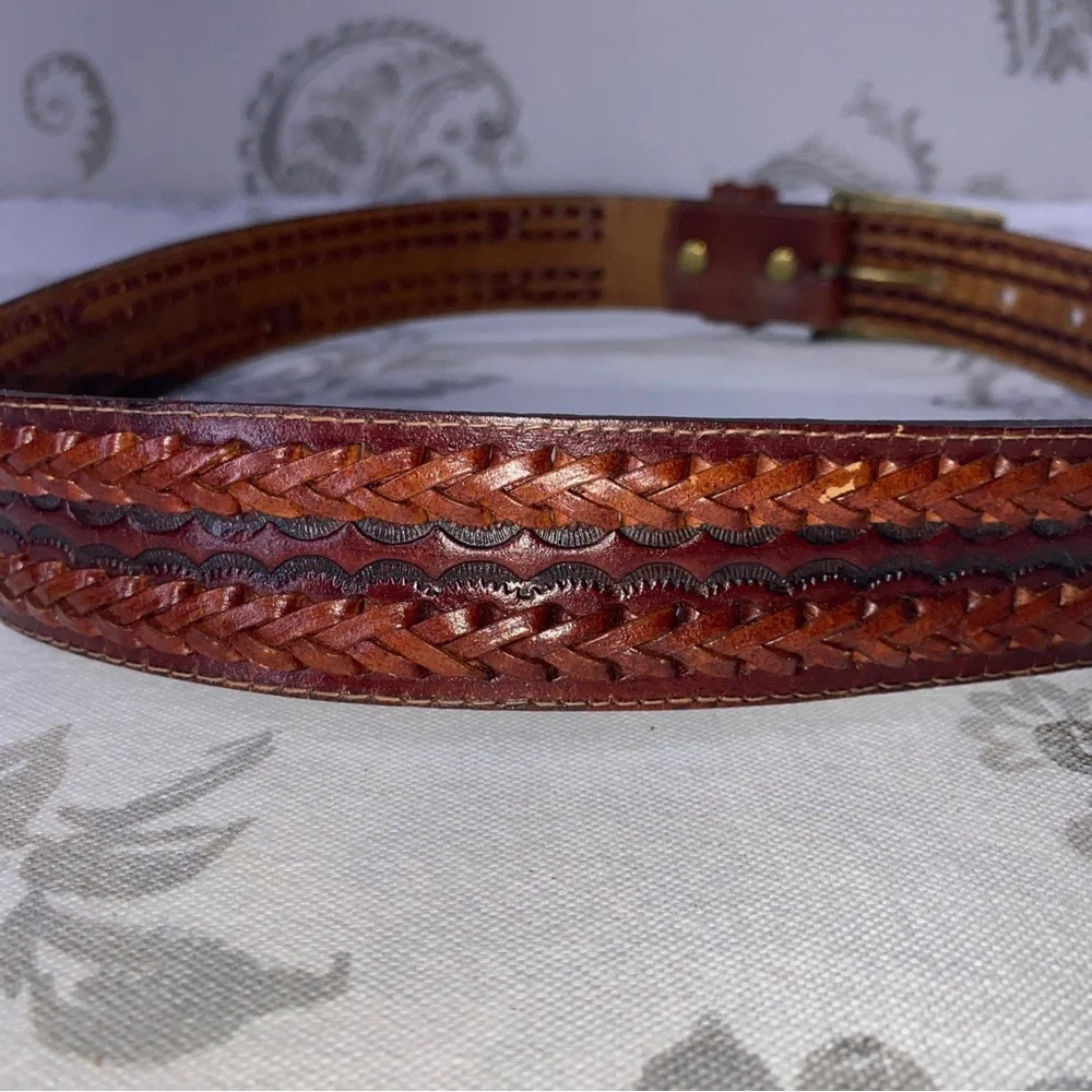 Vintage tooled Belt Cowhide Leather Hand Laced Bonded Made In‎ Haiti Size 30